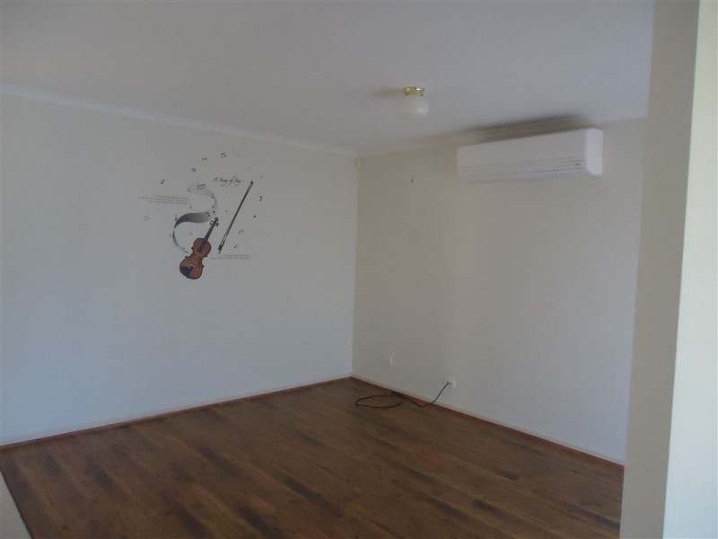 82 Courtenay Avenue, Cranbourne North VIC 3977