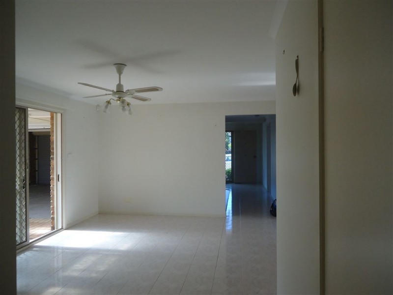 82 Courtenay Avenue, Cranbourne North VIC 3977