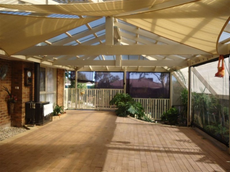 82 Courtenay Avenue, Cranbourne North VIC 3977