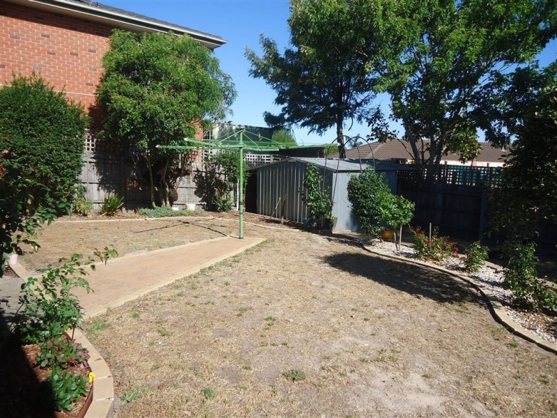 82 Courtenay Avenue, Cranbourne North VIC 3977