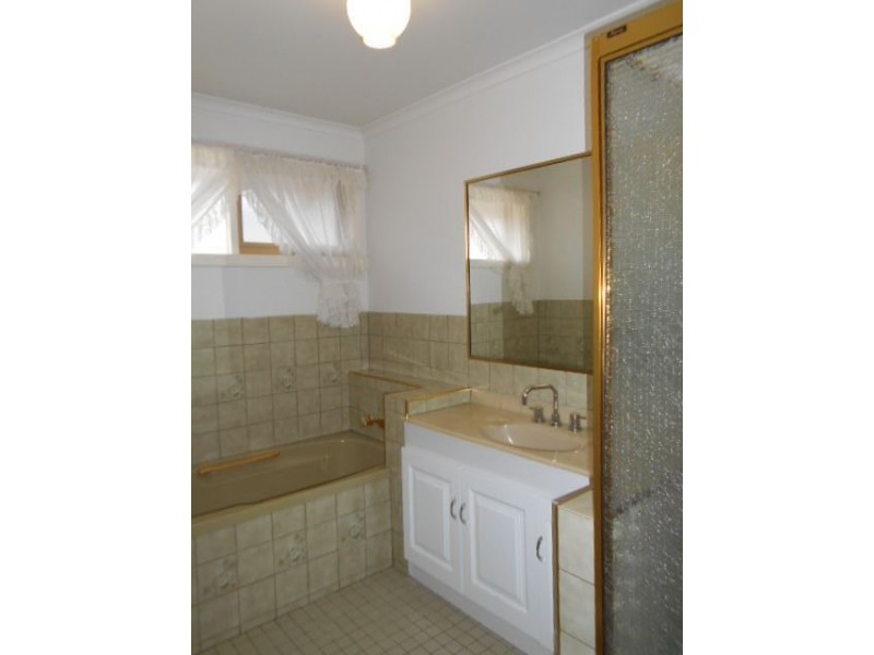 2/38 Blackwood Drive, Narre Warren VIC 3805