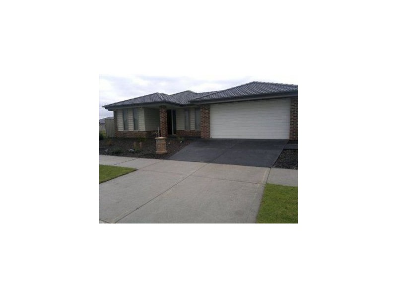 19 Edenbrook Circuit, Pakenham VIC 3810