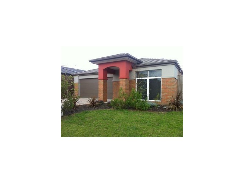 28 Algerd Way, Pakenham VIC 3810