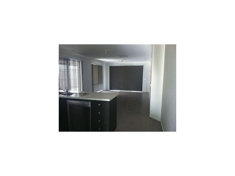 28 Algerd Way, Pakenham VIC 3810