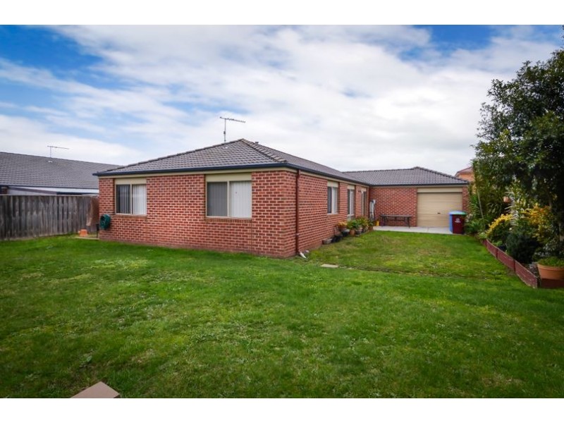 3 Tulip Grove, Cranbourne VIC 3977
