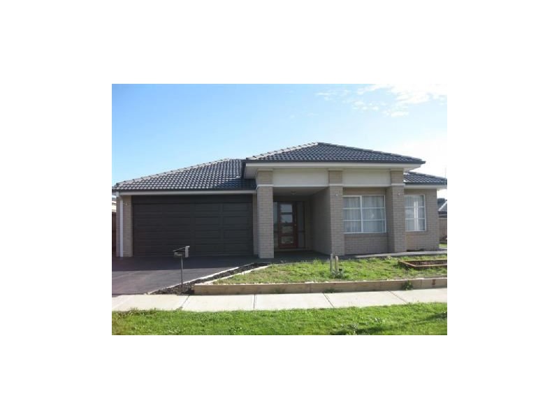 17 Honeybark Crescent, Lyndhurst VIC 3975