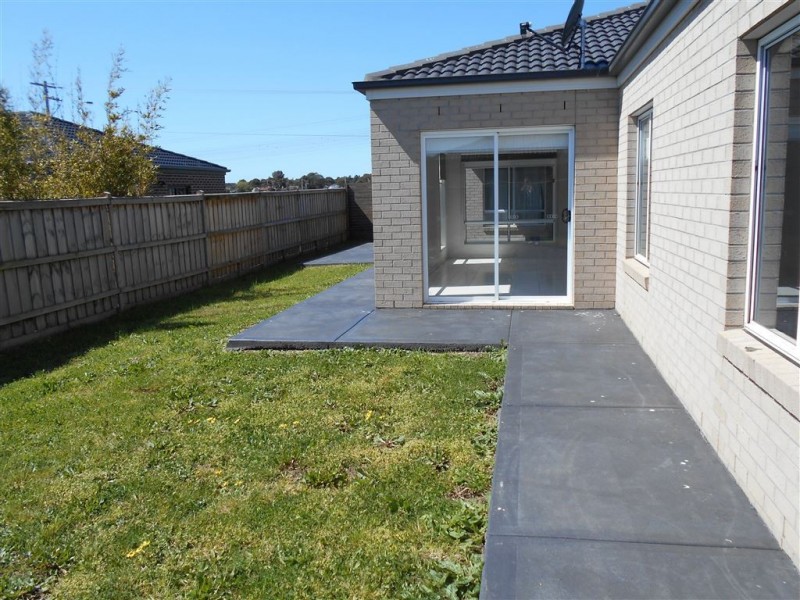17 Honeybark Crescent, Lyndhurst VIC 3975