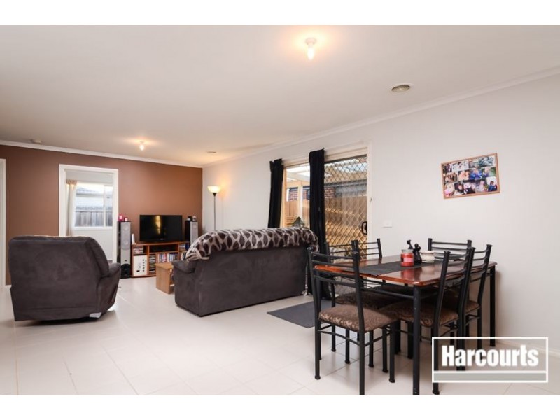 21 Calais Circuit, Cranbourne West VIC 3977