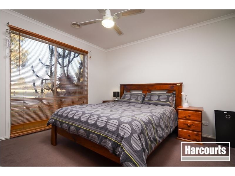 21 Calais Circuit, Cranbourne West VIC 3977