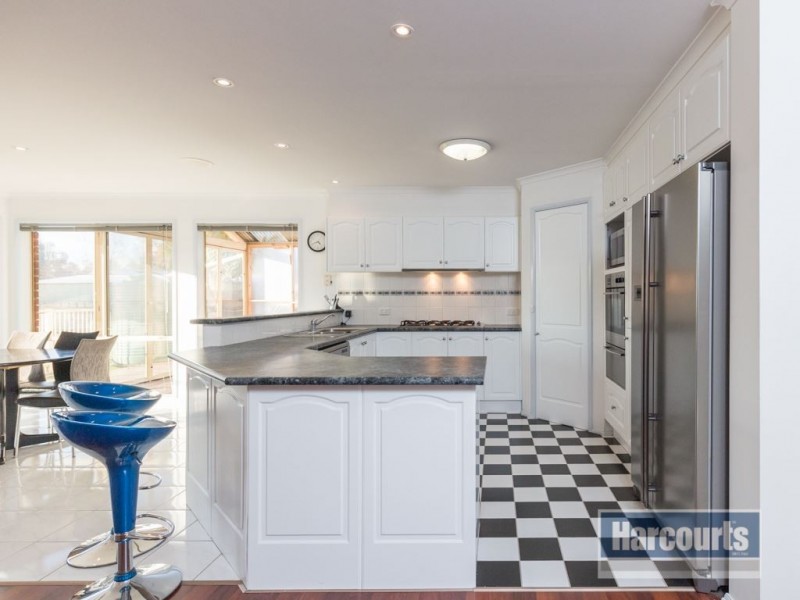 15 Arlington Place, Narre Warren South VIC 3805