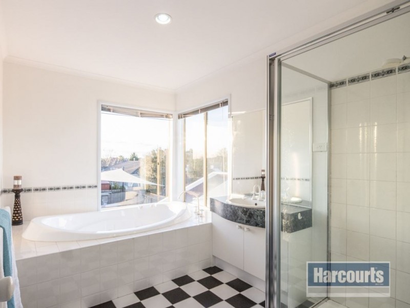 15 Arlington Place, Narre Warren South VIC 3805