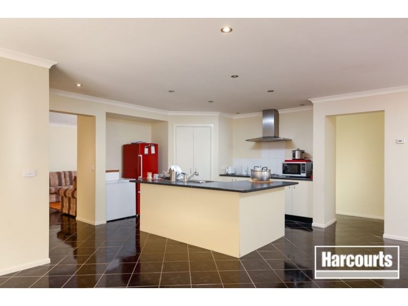 23 Baddeley Circuit, Cranbourne North VIC 3977