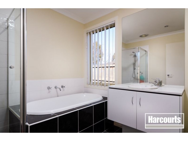23 Baddeley Circuit, Cranbourne North VIC 3977