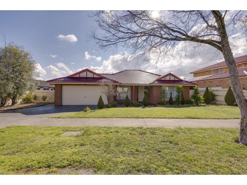 35 Kippenross Drive, Narre Warren South VIC 3805