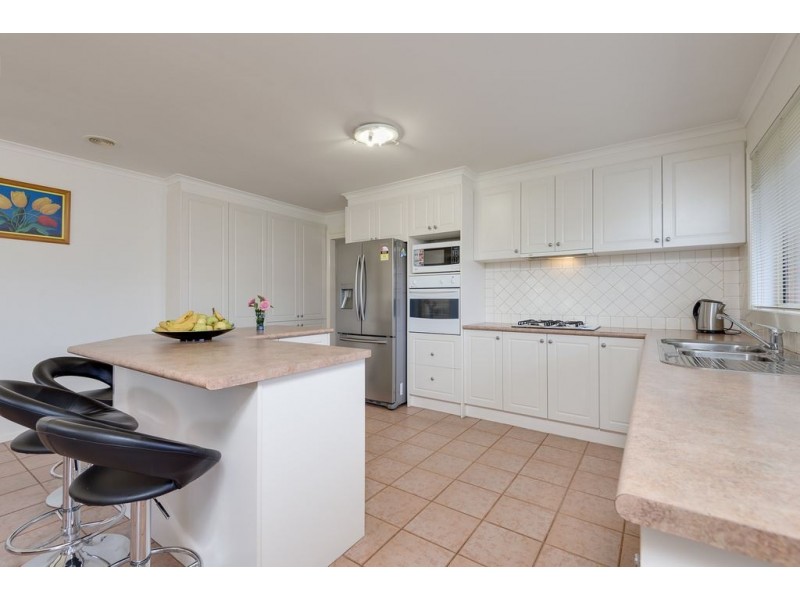 35 Kippenross Drive, Narre Warren South VIC 3805
