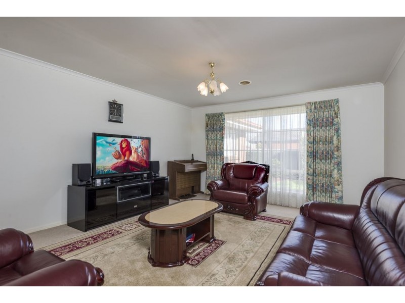 35 Kippenross Drive, Narre Warren South VIC 3805