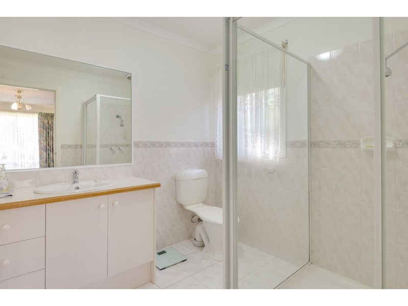 35 Kippenross Drive, Narre Warren South VIC 3805