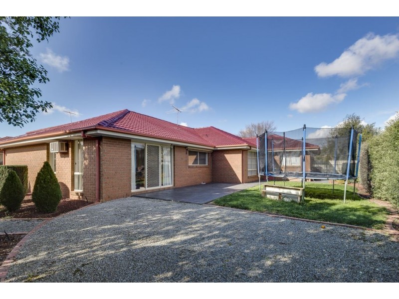 35 Kippenross Drive, Narre Warren South VIC 3805