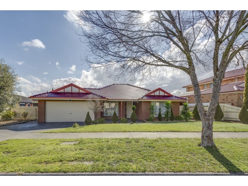 35 Kippenross Drive, Narre Warren South VIC 3805