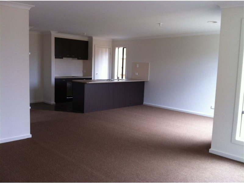 126 Sabel Drive, Cranbourne North VIC 3977