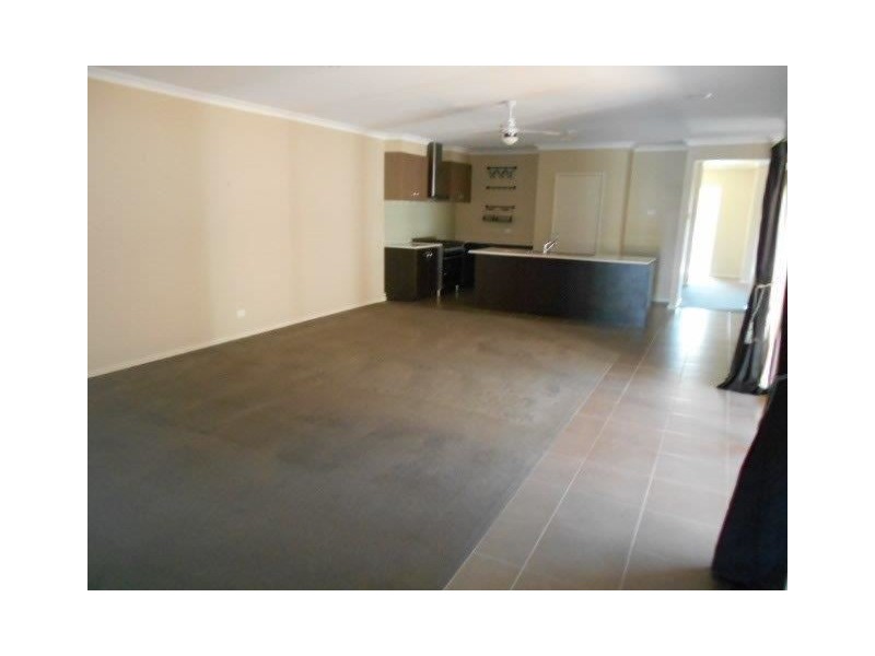 20 Blackledge Drive, Cranbourne East VIC 3977