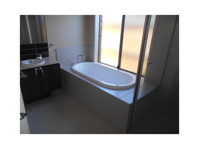 20 Blackledge Drive, Cranbourne East VIC 3977