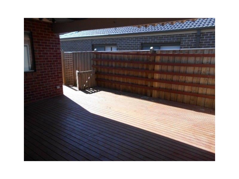 20 Blackledge Drive, Cranbourne East VIC 3977