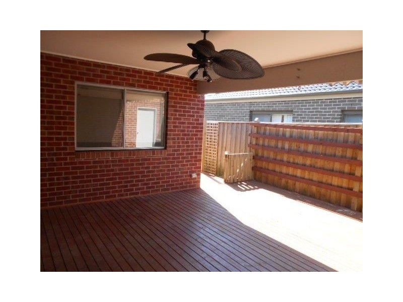 20 Blackledge Drive, Cranbourne East VIC 3977