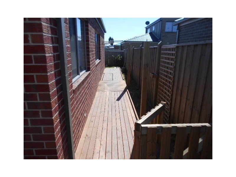 20 Blackledge Drive, Cranbourne East VIC 3977