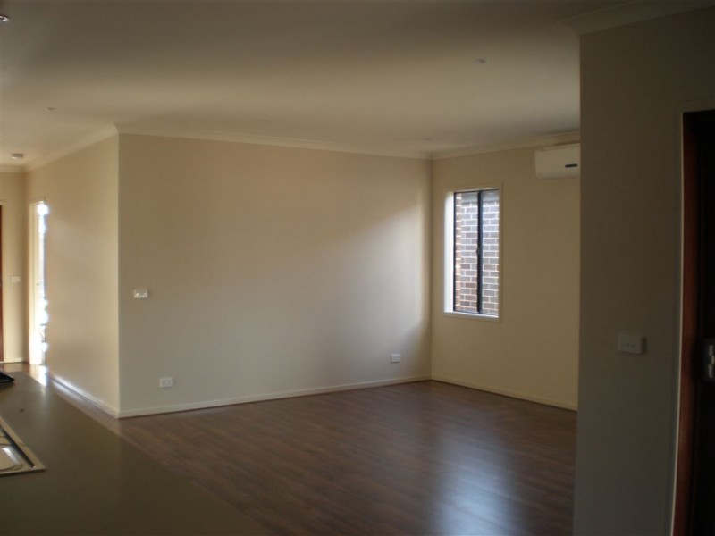 12 Peregrine Street, Cranbourne North VIC 3977