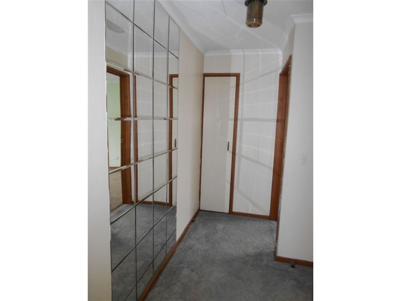 10 Phillip Drive, Cranbourne North VIC 3977