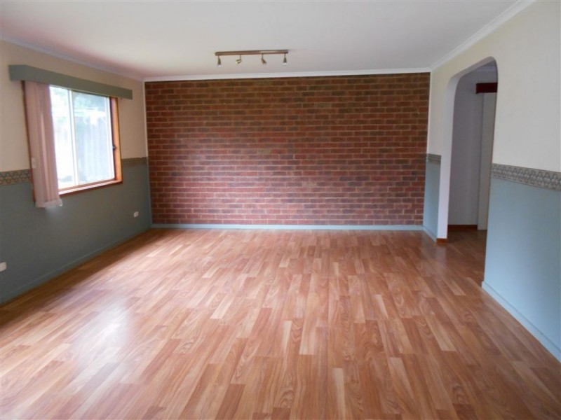 10 Phillip Drive, Cranbourne North VIC 3977