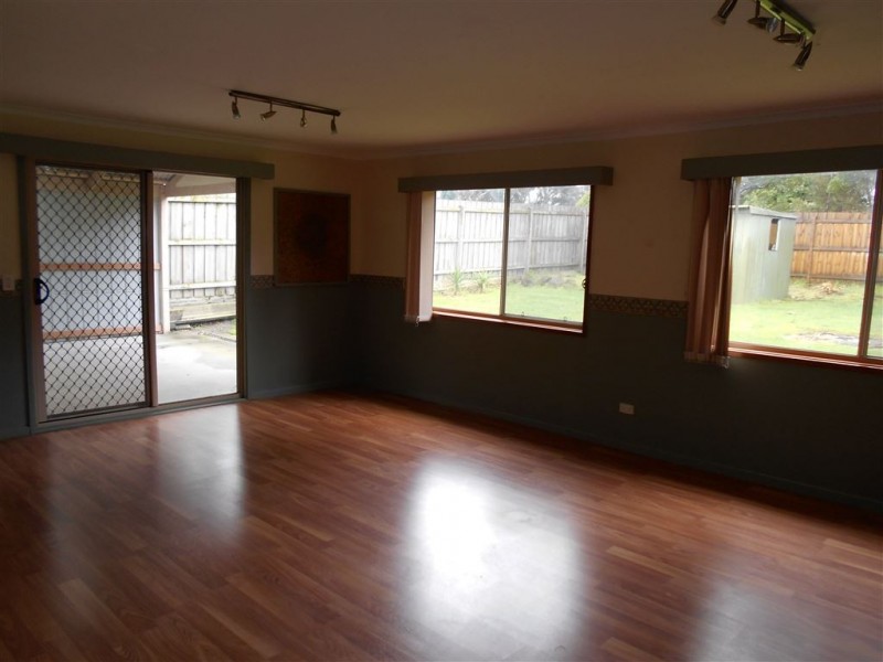 10 Phillip Drive, Cranbourne North VIC 3977