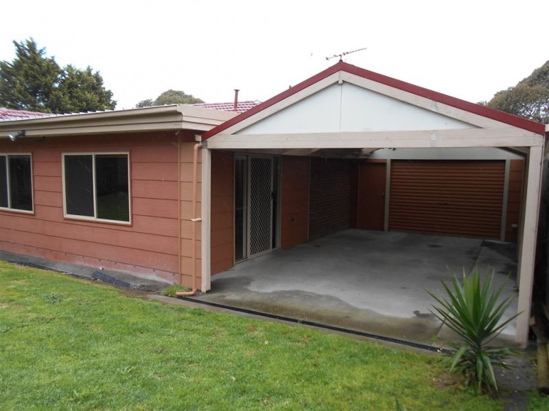 10 Phillip Drive, Cranbourne North VIC 3977