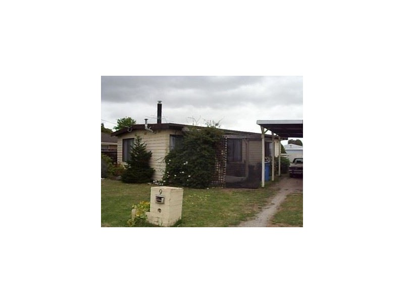 9 David Avenue, Cranbourne VIC 3977