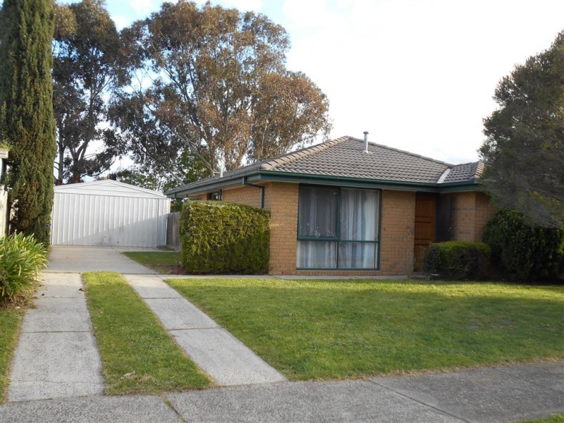 8 Denham Crescent, Cranbourne VIC 3977