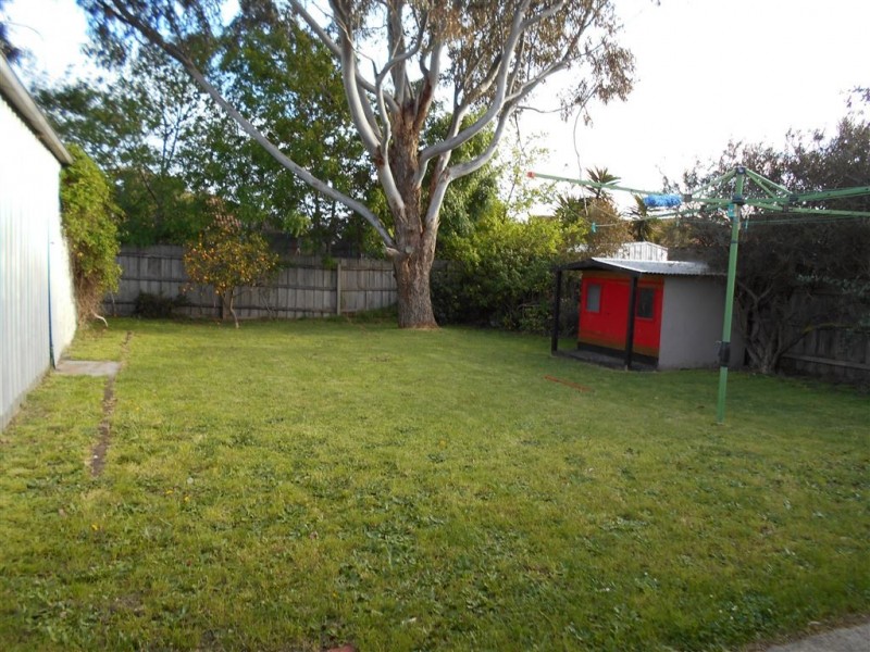 8 Denham Crescent, Cranbourne VIC 3977