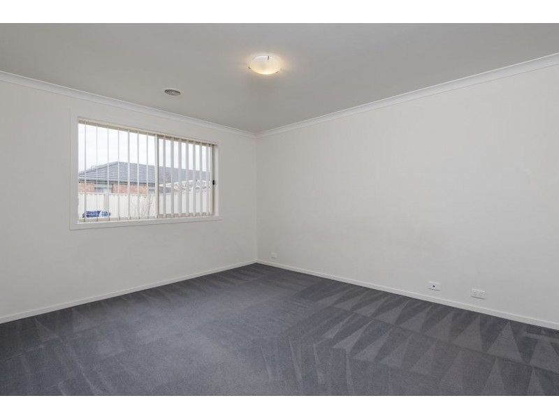 25 Debra Avenue,, Pakenham VIC 3810