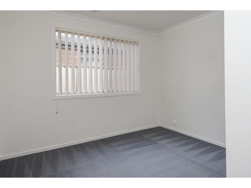 25 Debra Avenue,, Pakenham VIC 3810