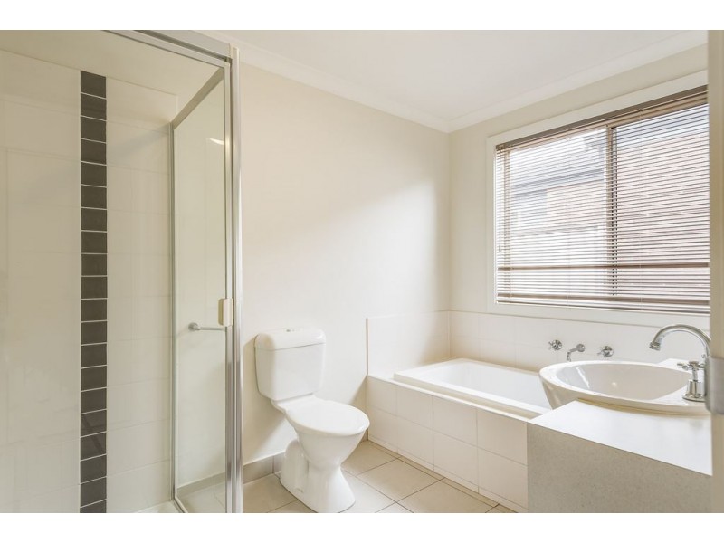 25 Debra Avenue,, Pakenham VIC 3810