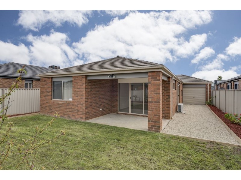 25 Debra Avenue,, Pakenham VIC 3810