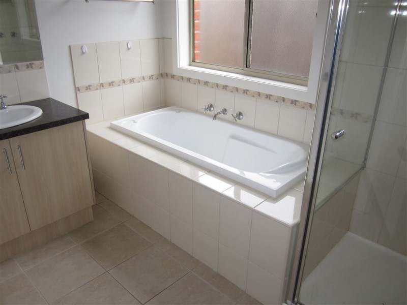 16 Snowdonia Road, Cranbourne North VIC 3977