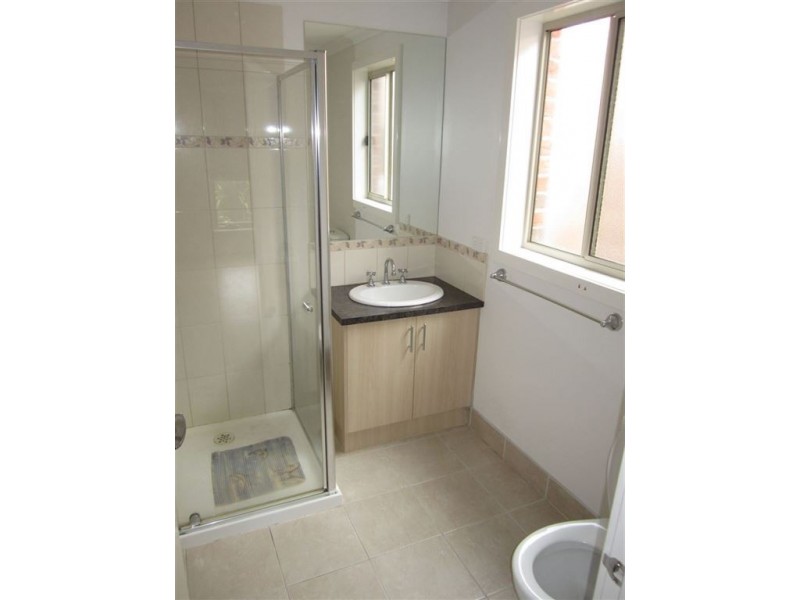 16 Snowdonia Road, Cranbourne North VIC 3977