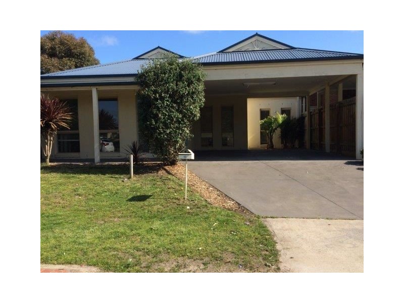 13 Gracehill Mews, Cranbourne VIC 3977