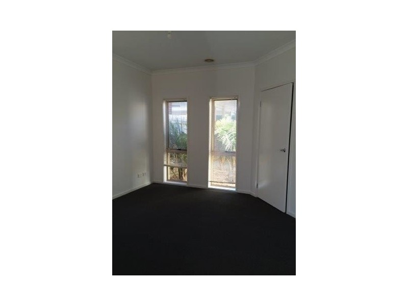 13 Gracehill Mews, Cranbourne VIC 3977