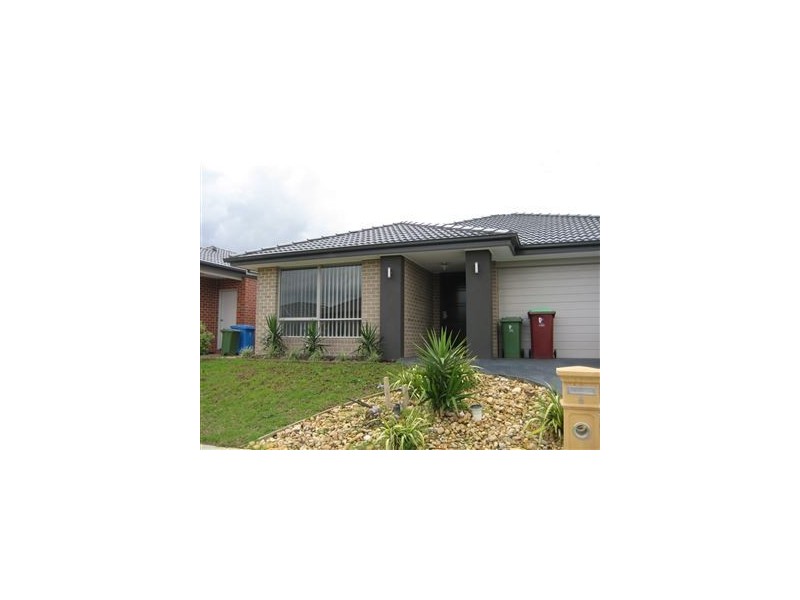 6 Jutland Close, Clyde North VIC 3978