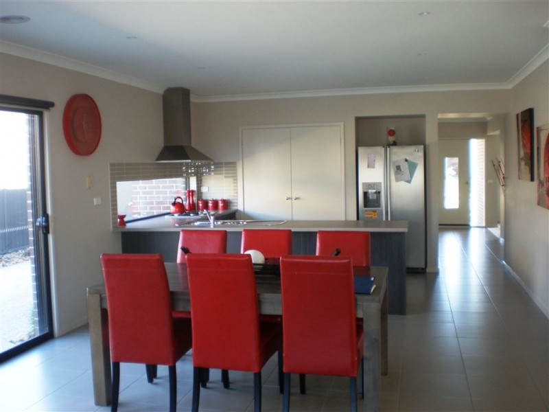 21 Perry Circuit, Cranbourne North VIC 3977