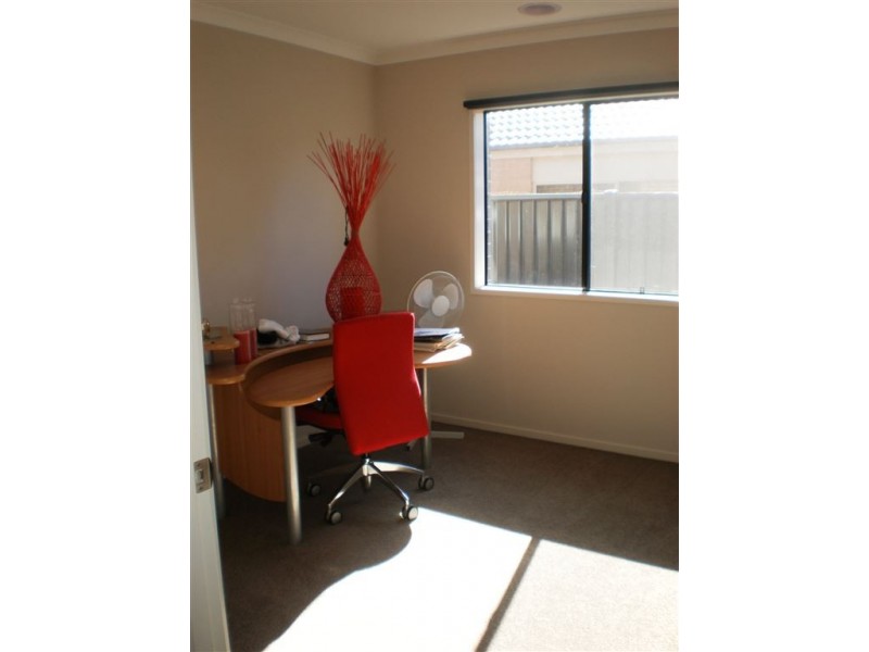 21 Perry Circuit, Cranbourne North VIC 3977