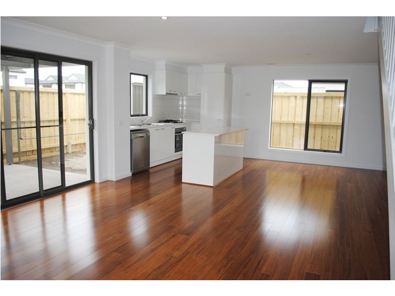 20/17 Golden Elm Way, Lyndhurst VIC 3975