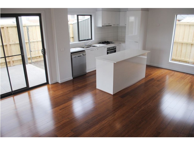 20/17 Golden Elm Way, Lyndhurst VIC 3975